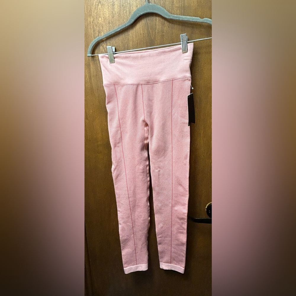 NWT Athletic Essentials Leggings size Small